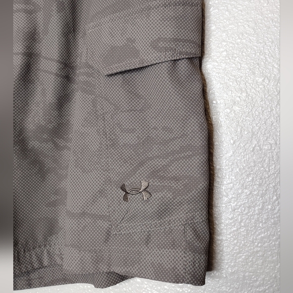Under Armour Gray Camo Loose Fit Classic Athletic Golf Cargo Shorts Sz 34 - Picture 5 of 15